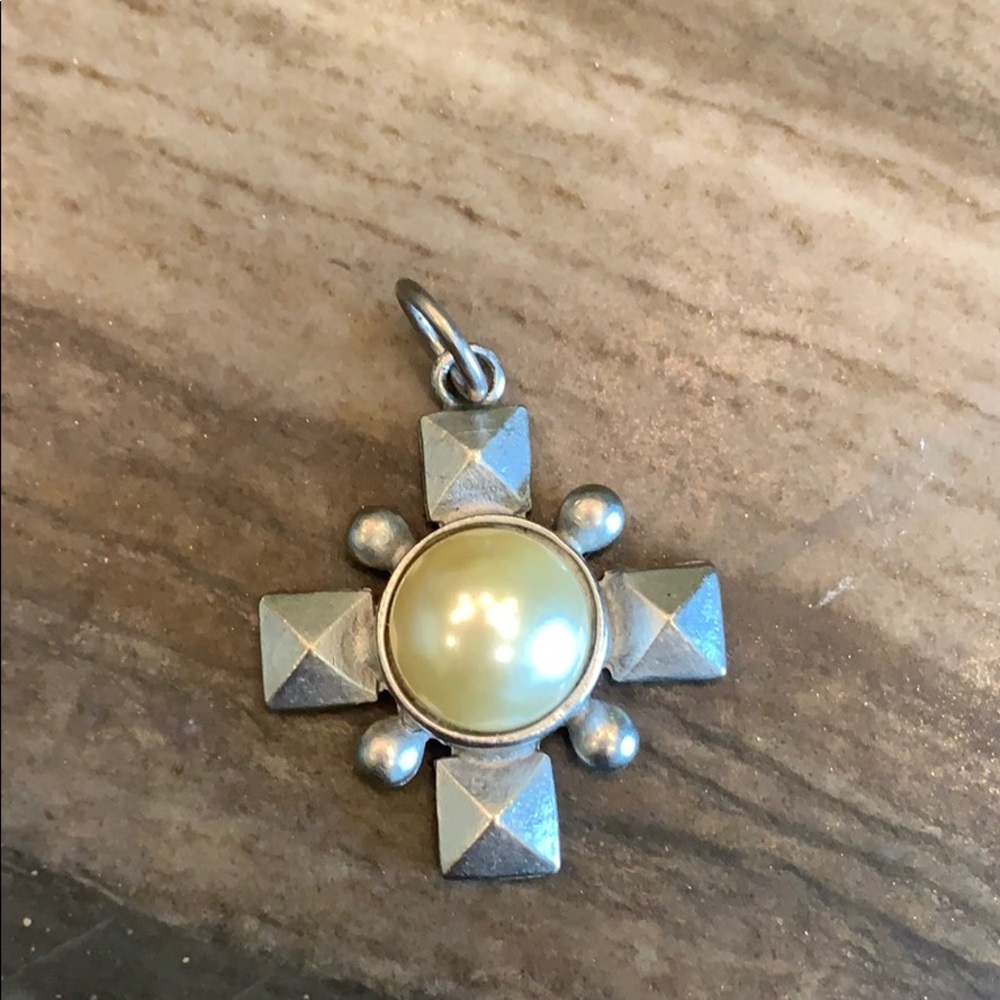 Pearl pendant